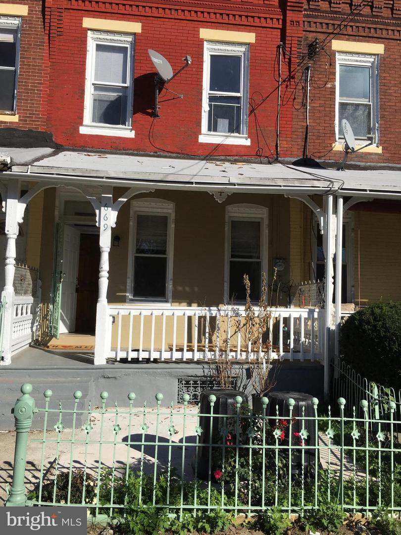 669 Brooklyn Street - Photo 1