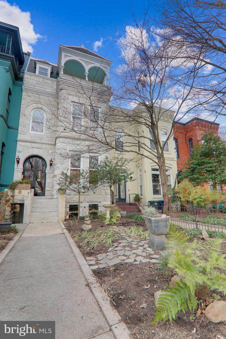 907 Capitol Street - Photo 1