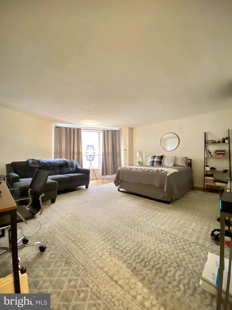 224-30 Rittenhouse Square - Photo 1