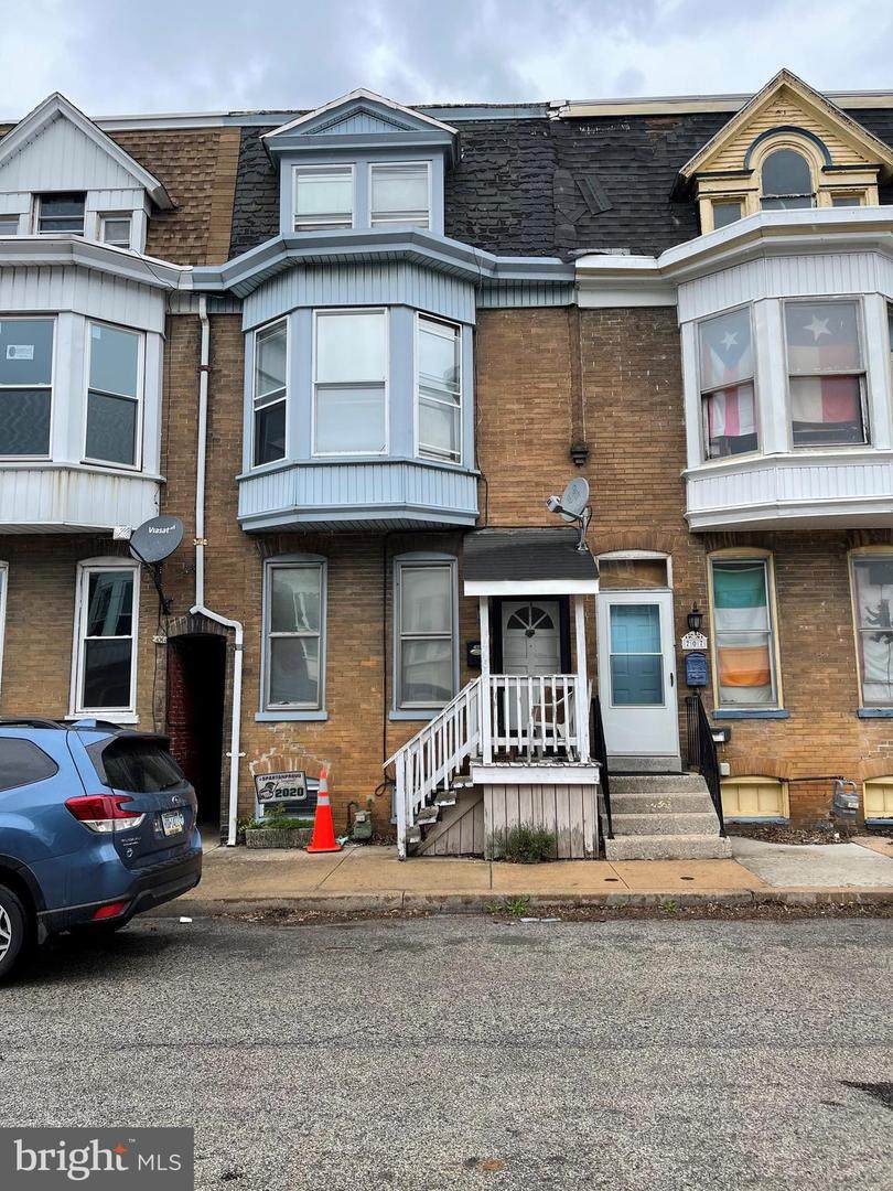 705 York Street - Photo 1