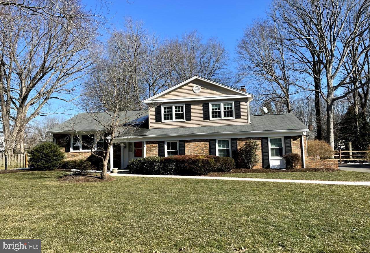 1715 Fox Run Court - Photo 1