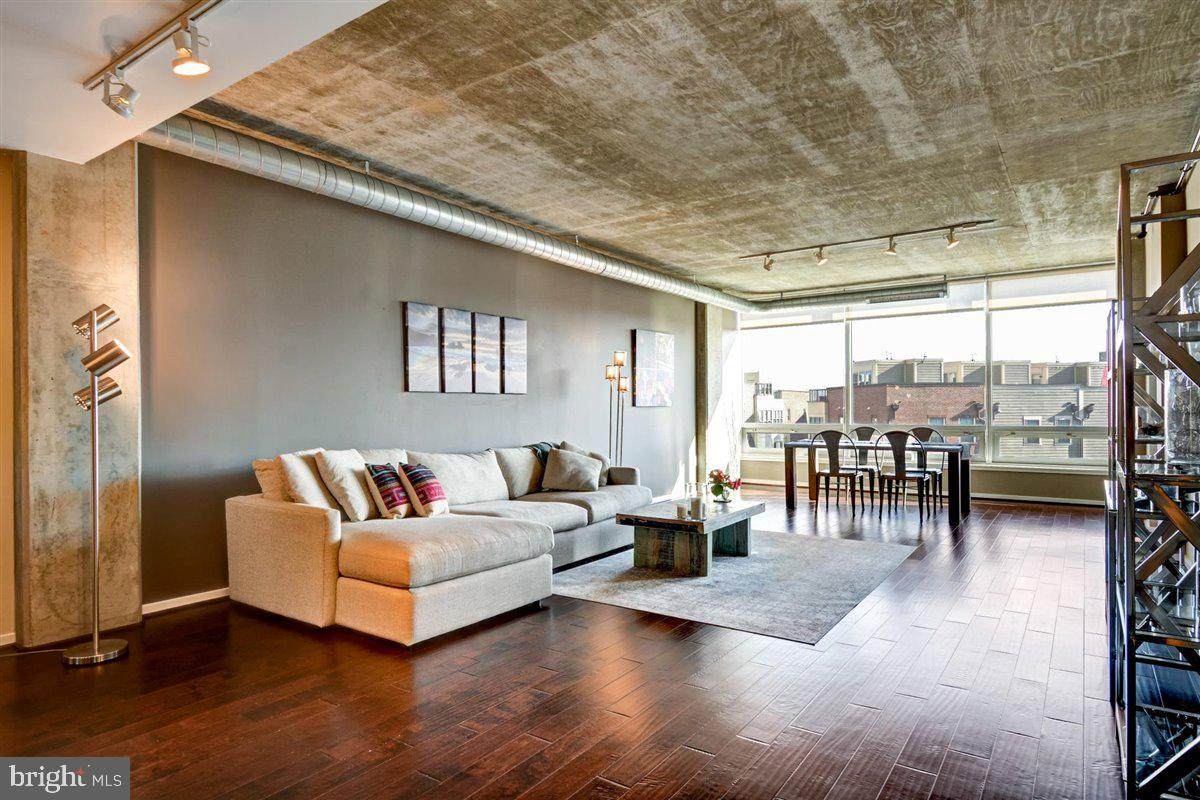 1200 Steuart Street - Photo 1