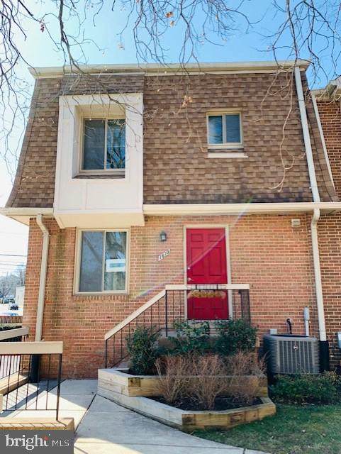 1679 Kenwood Avenue - Photo 1