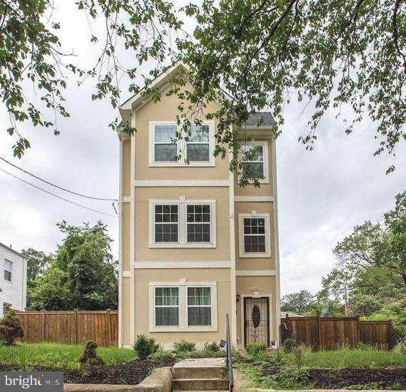 1127 46TH - Photo 1