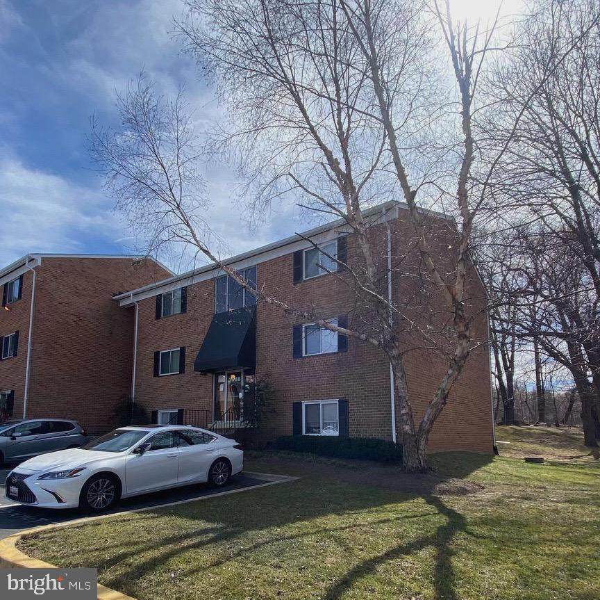 3368 Hewitt Avenue - Photo 1