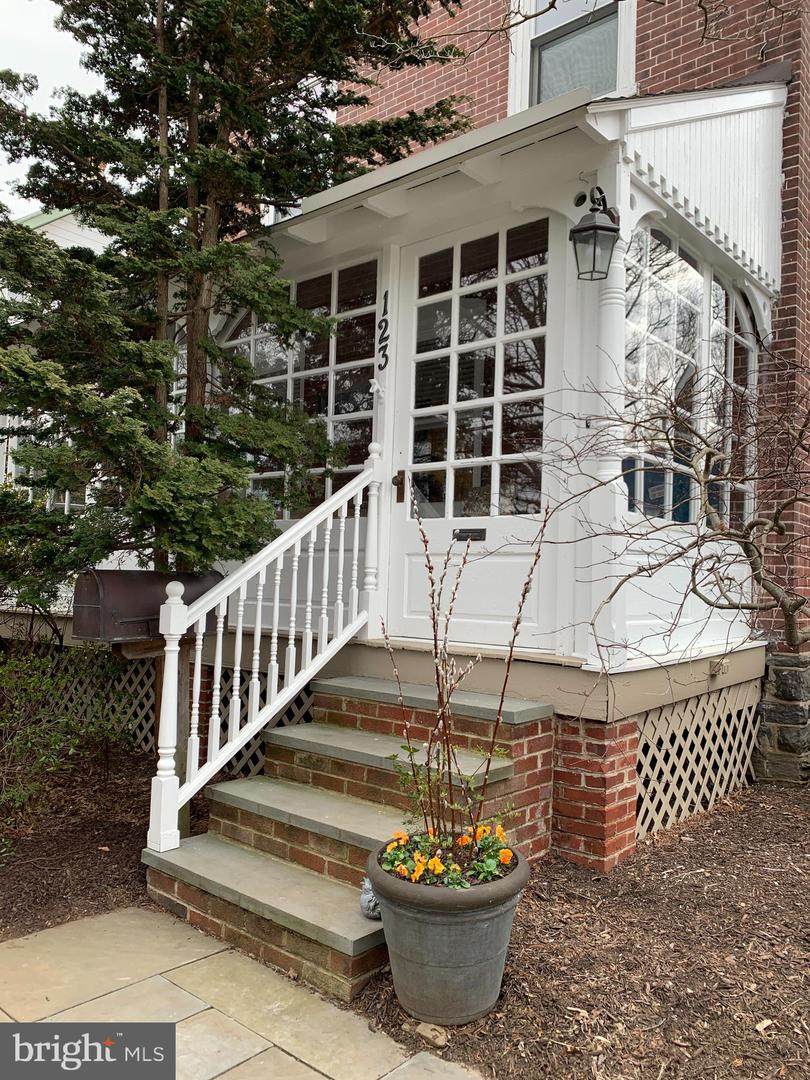 123 Lowrys Lane - Photo 1