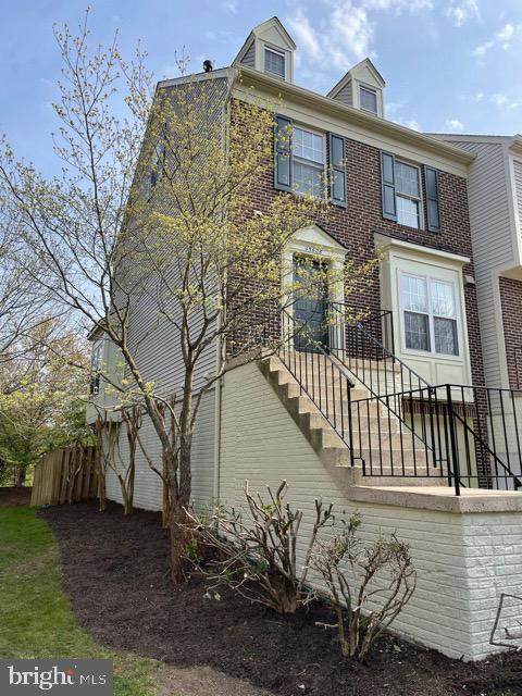 45606 Whitcomb Square - Photo 1