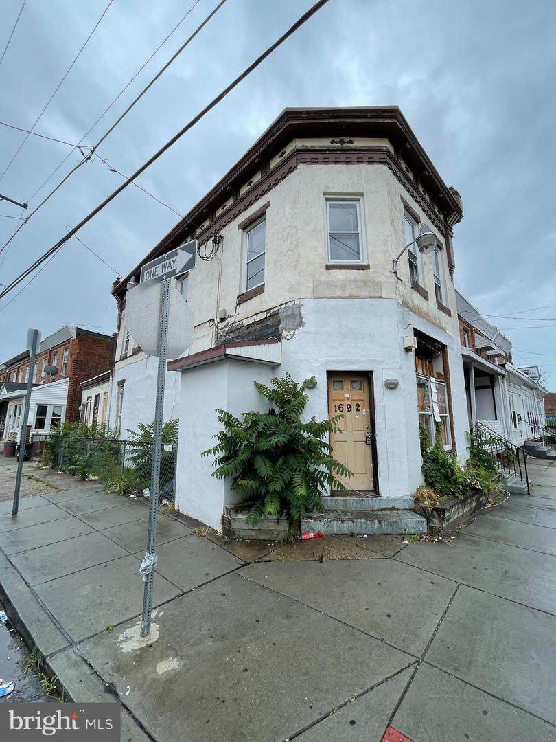 1692 Bridge Street - Photo 1