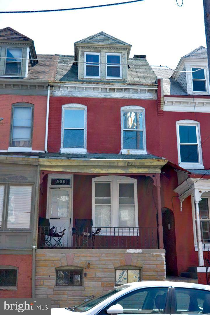 225 13TH Street - Photo 1