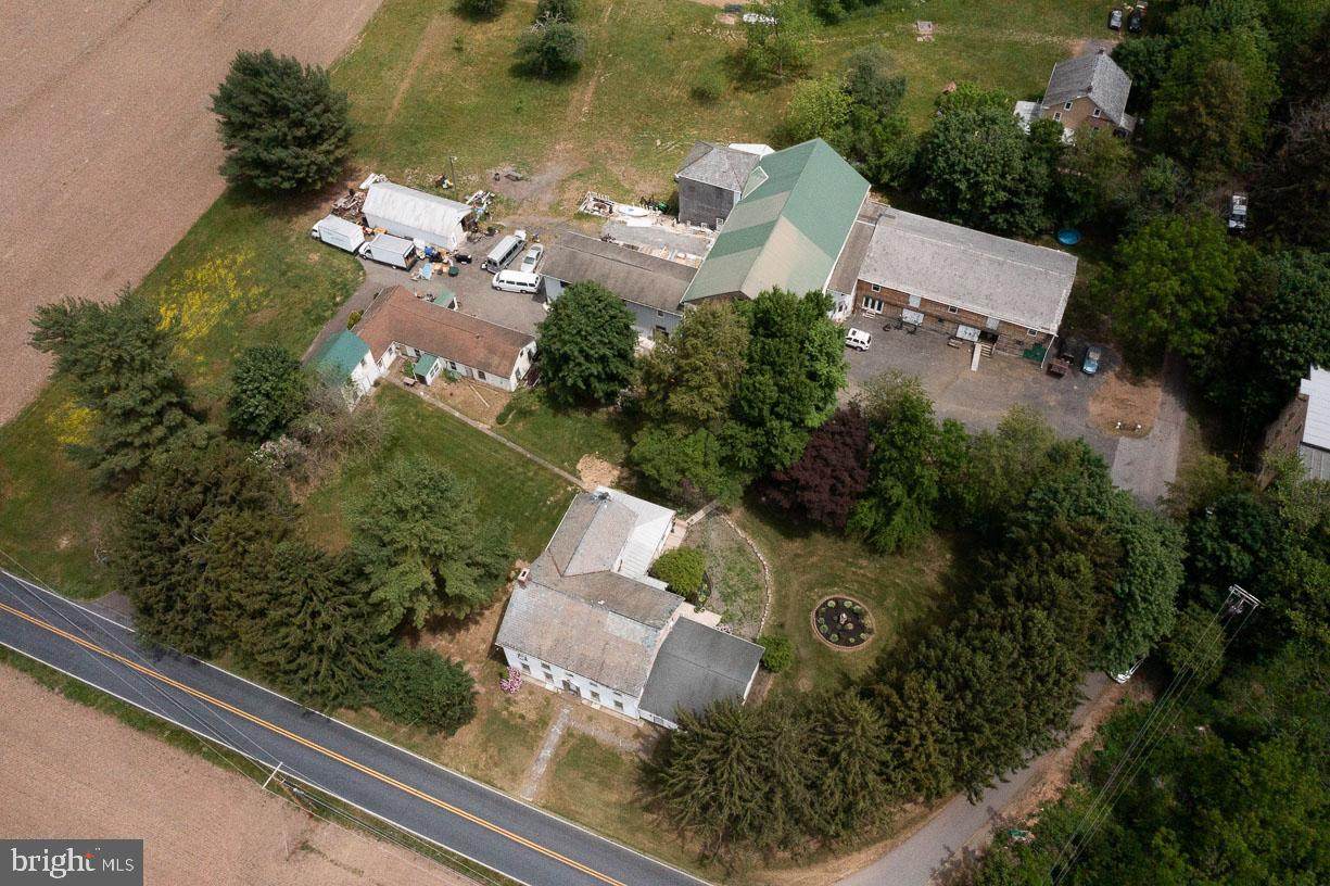 424 Niantic Road - Photo 1