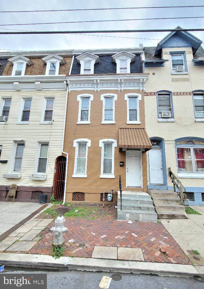 728 10TH Street - Photo 1