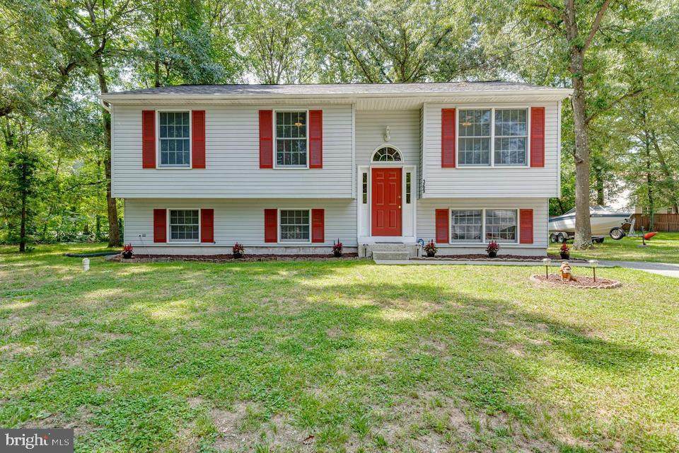 369 Metropolitan Boulevard - Photo 1