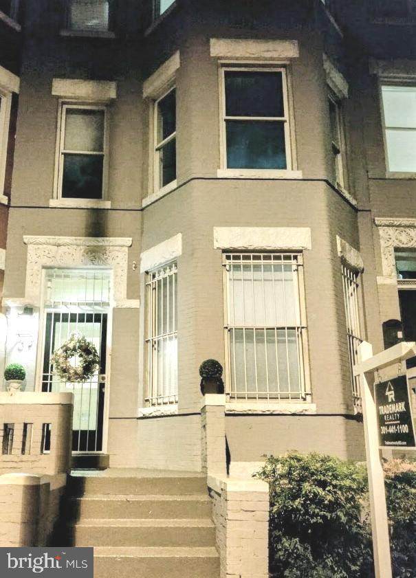 39 Rhode Island Avenue - Photo 1