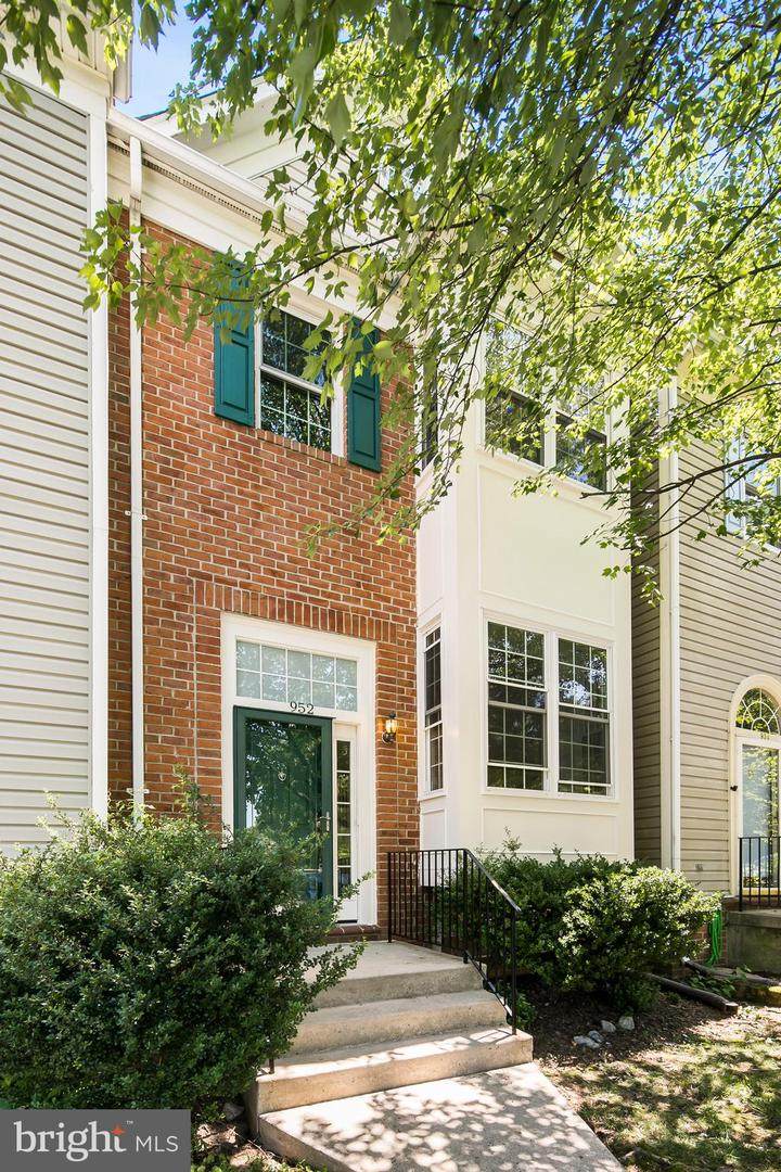 952 Jubal Way - Photo 1