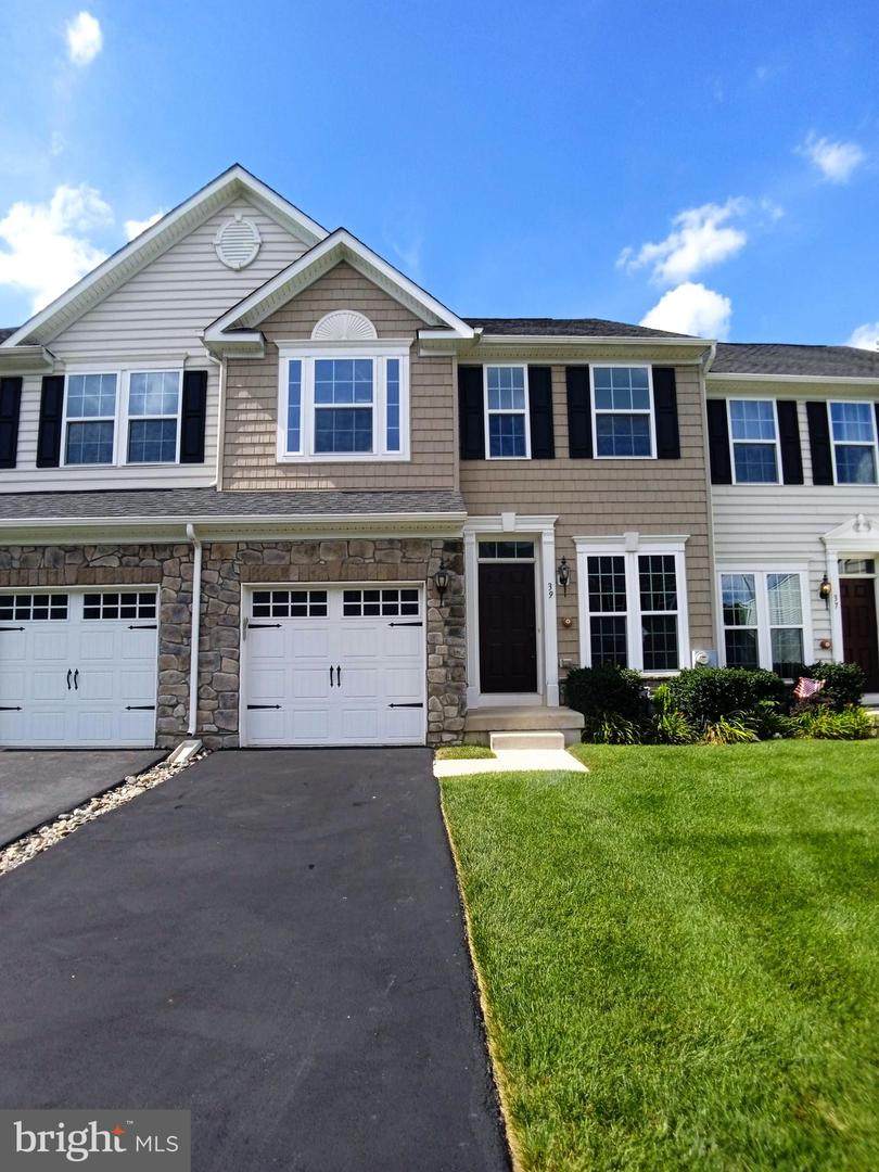 39 Hawkswell Circle - Photo 1