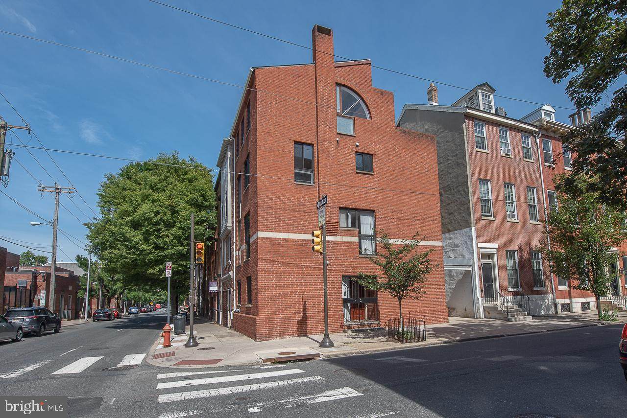 901 Lombard Street - Photo 1