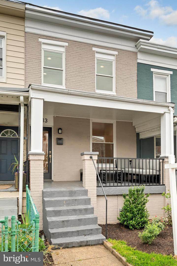 3513 Chestnut Avenue - Photo 1