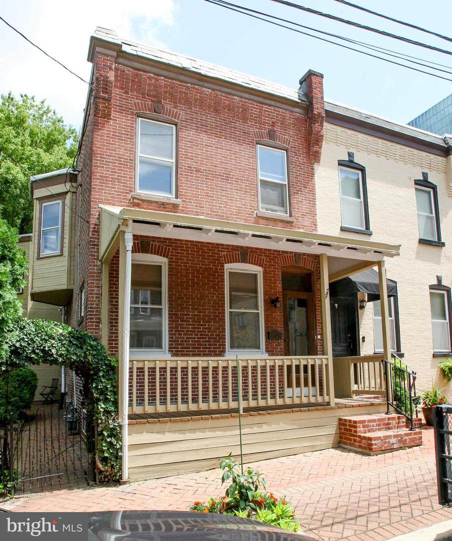 117 13TH Street - Photo 1