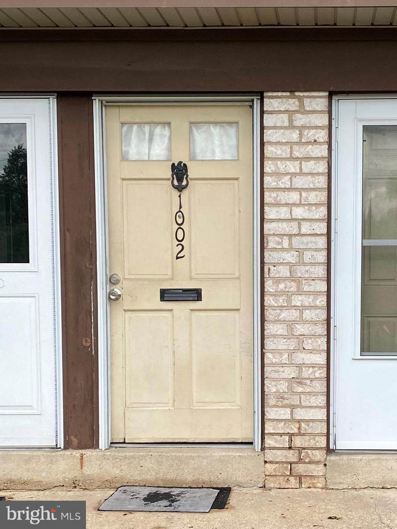 1002 Jardin Court - Photo 1