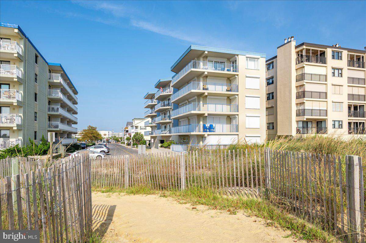 8 39TH Street - Photo 1