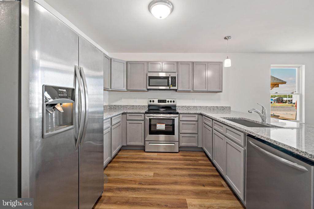 1215 Grazier Street - Photo 1