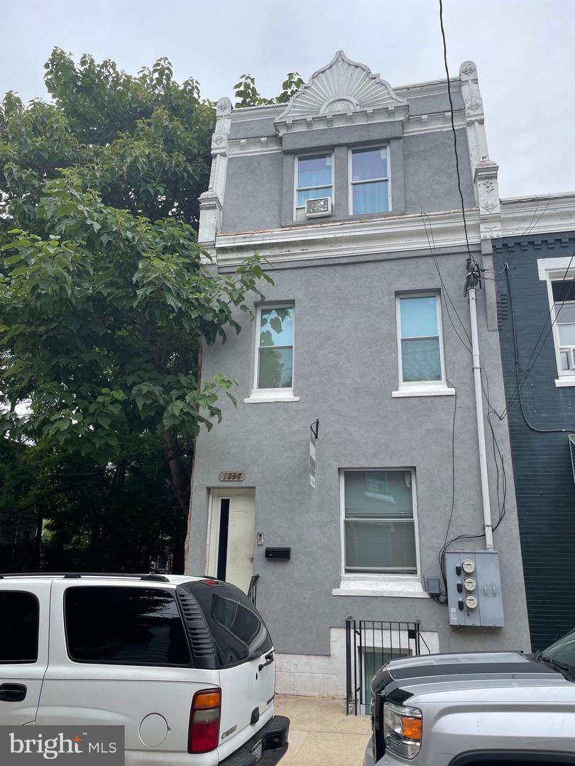 2237 Sydenham Street - Photo 1