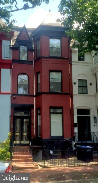 633 8TH Street - Photo 1