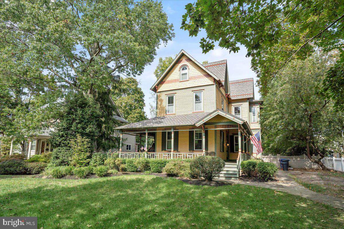 423 Lippincott Avenue - Photo 1