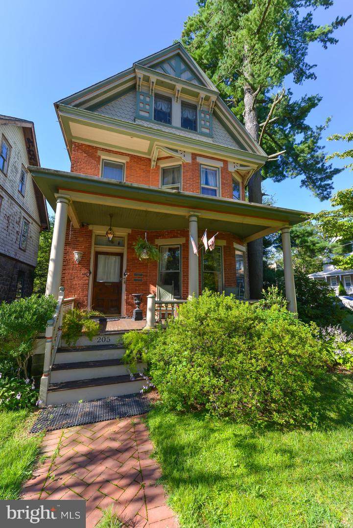 205 Holroyd Place - Photo 1