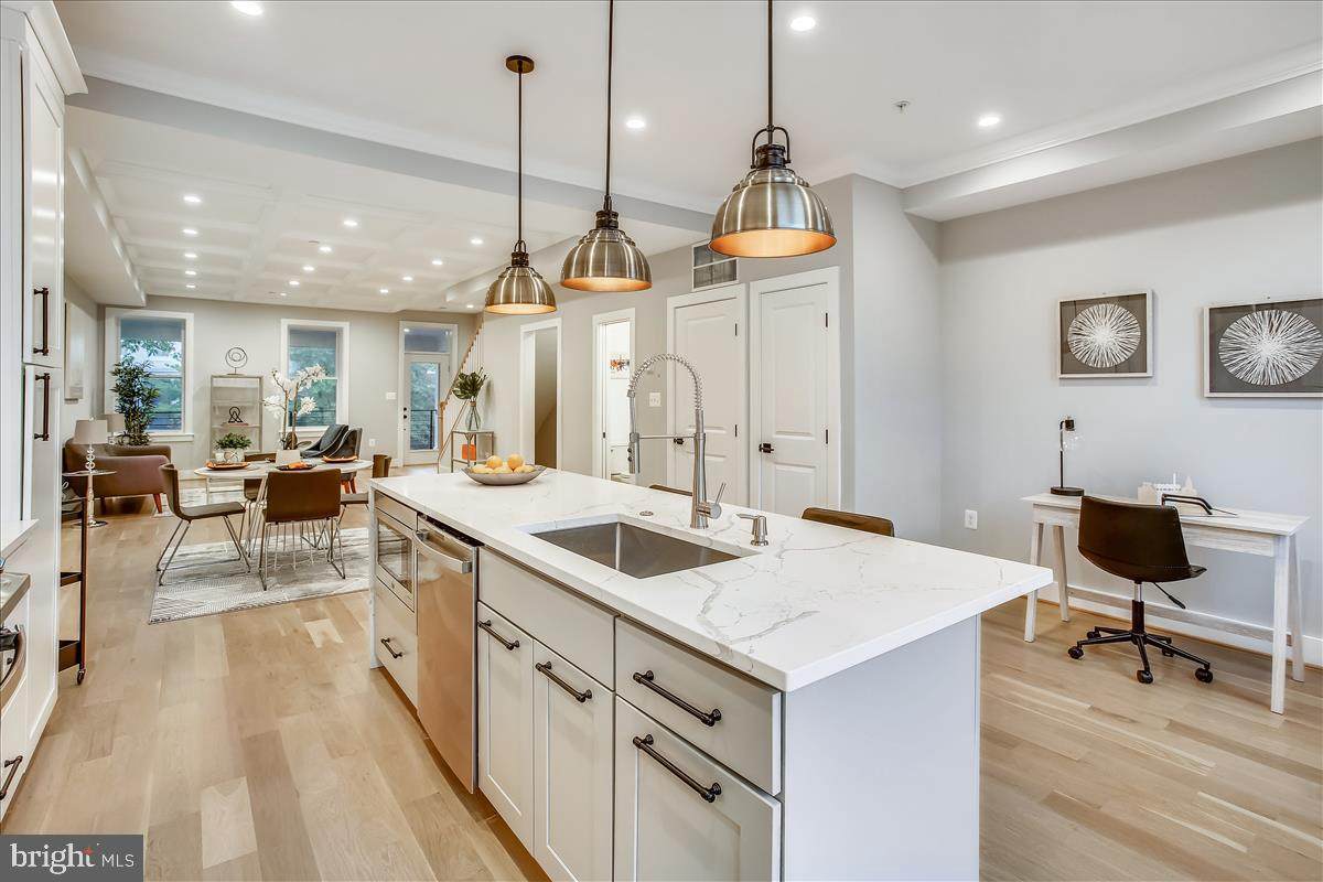 321 15TH Street - Photo 1