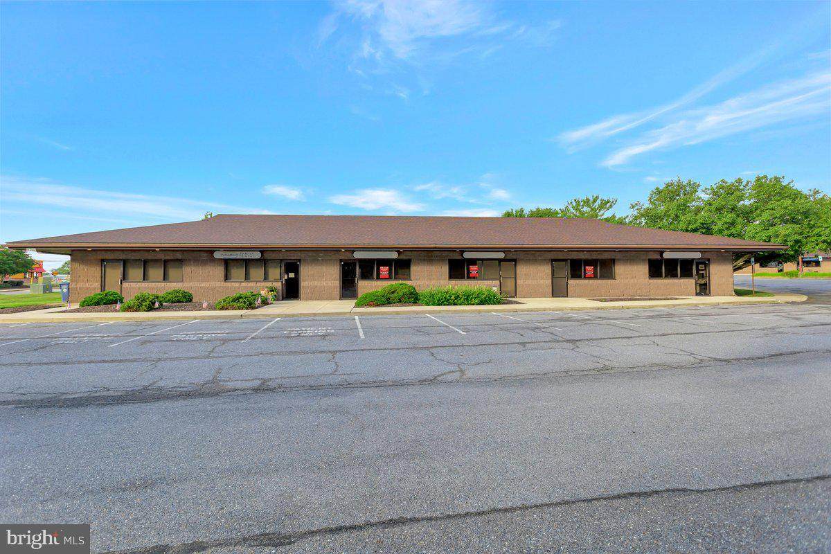 6200 Georgetown Boulevard - Photo 1