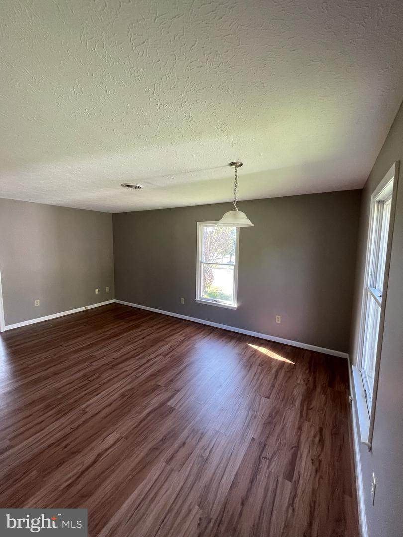 907 N Royal - Photo 1