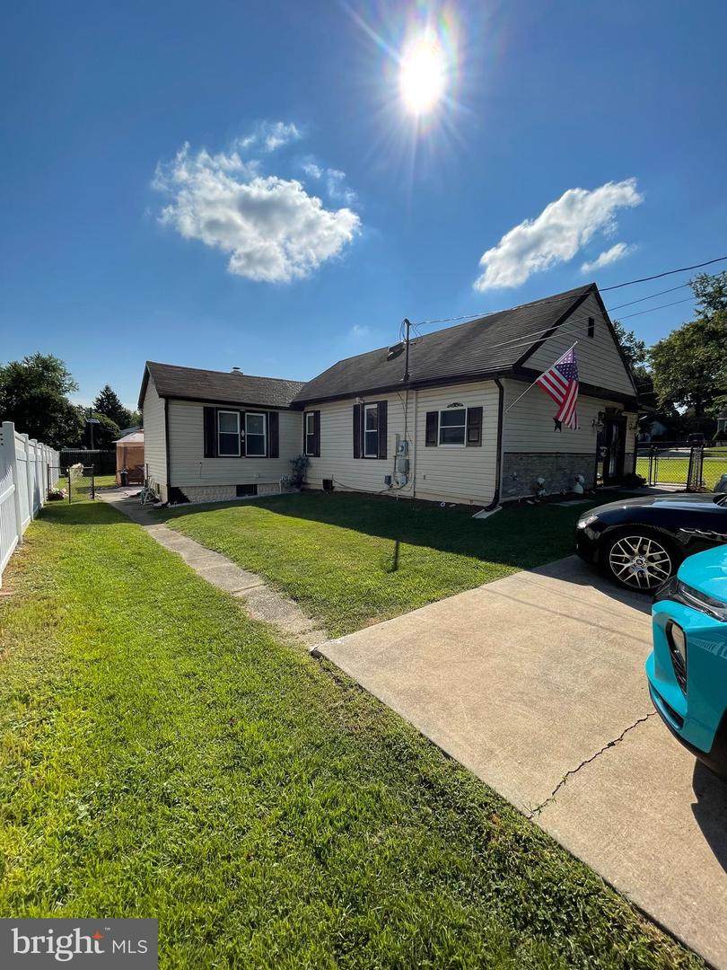 305 Lincoln Avenue - Photo 1