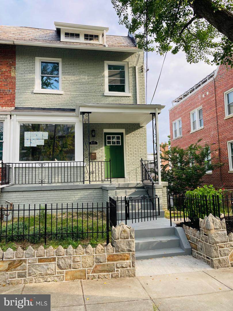617 Quintana Place - Photo 1