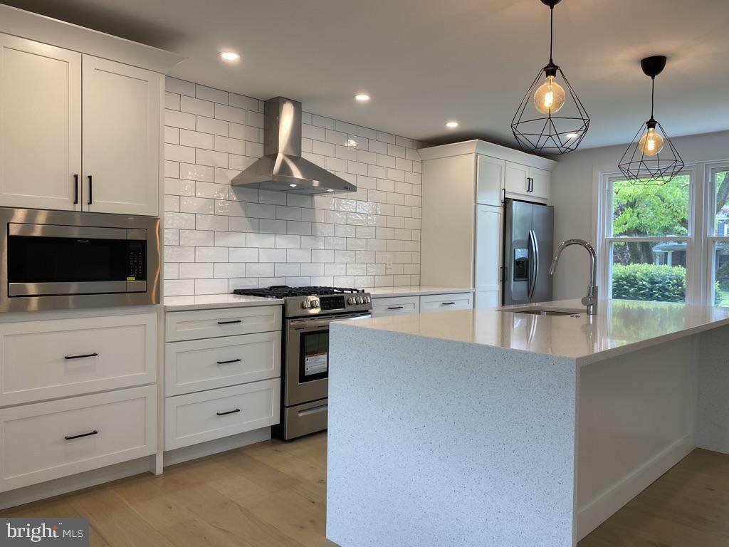 405 Twin Oaks Drive - Photo 1
