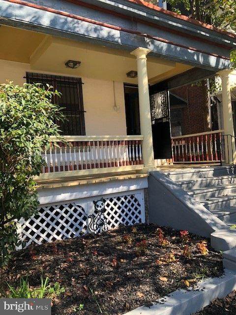 905 49TH Street - Photo 1