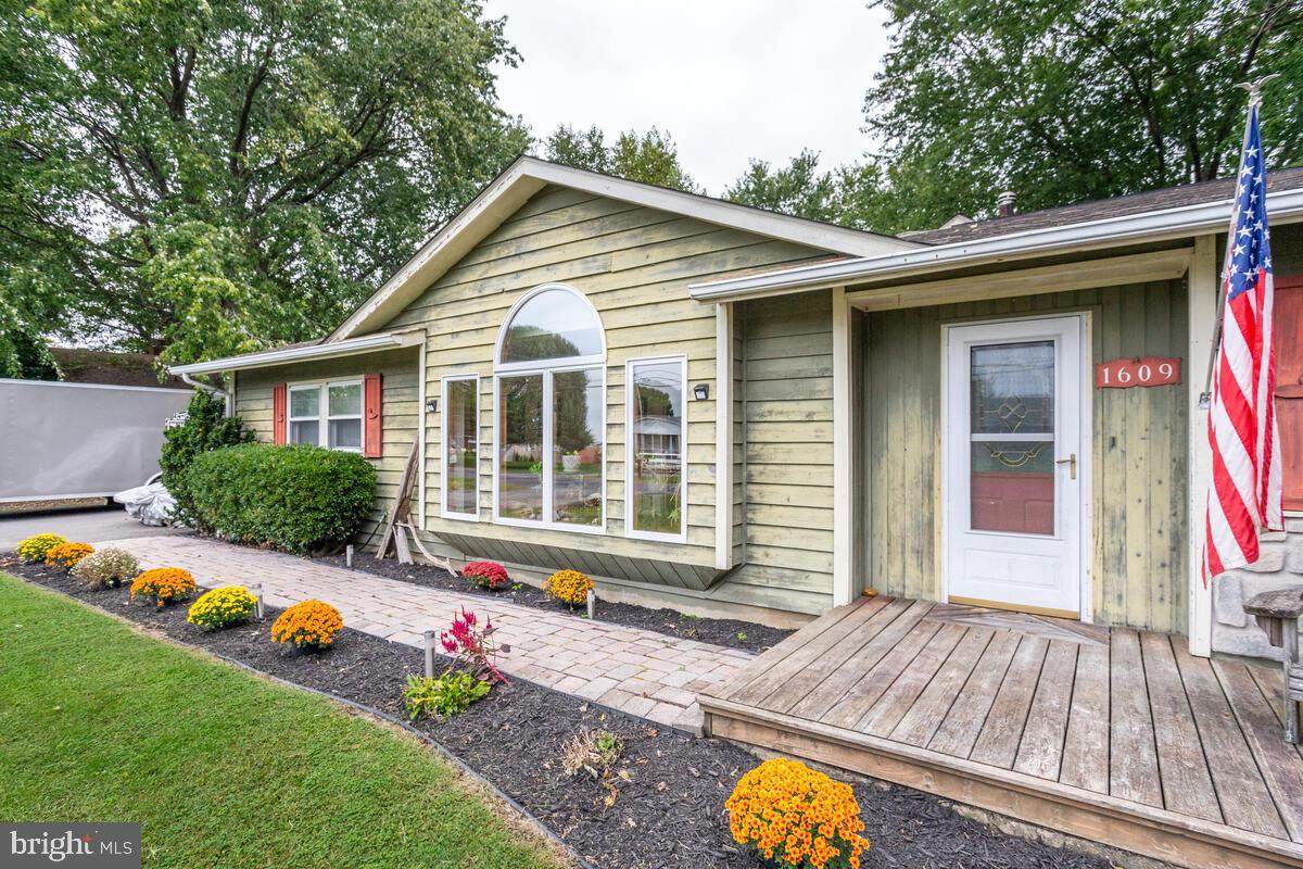 1609 Bayside Drive - Photo 1