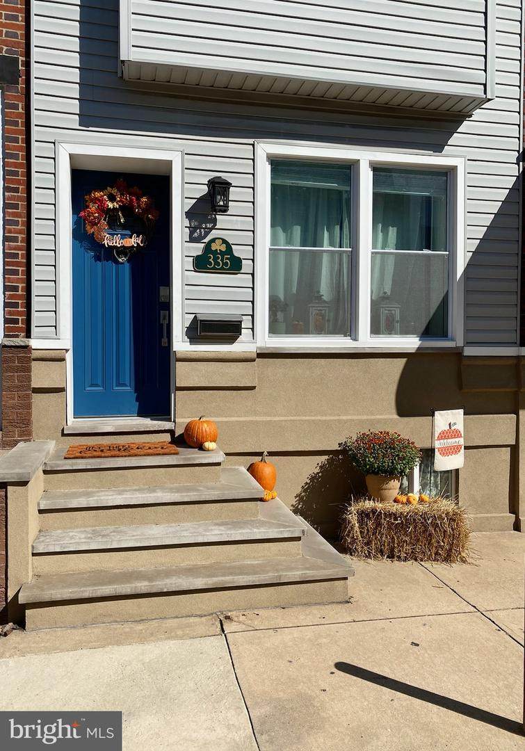 335 Gladstone Street - Photo 1