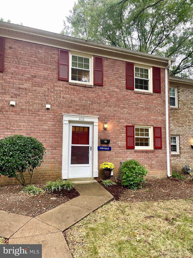 403 Greenbrier Court - Photo 1