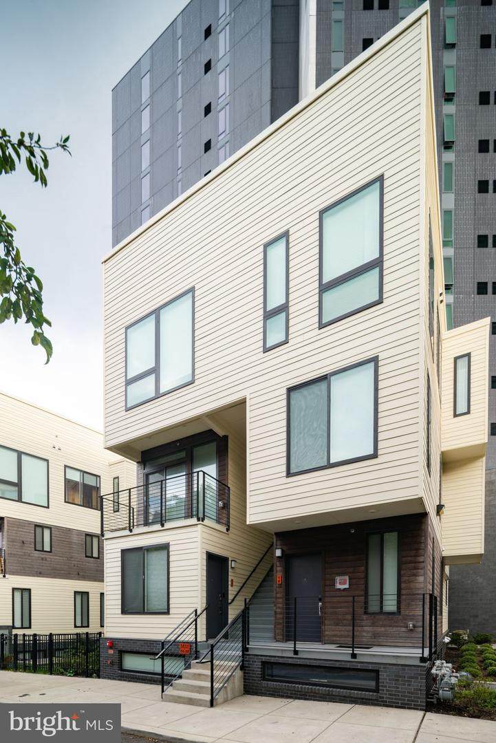 3200 Summer Street - Photo 1