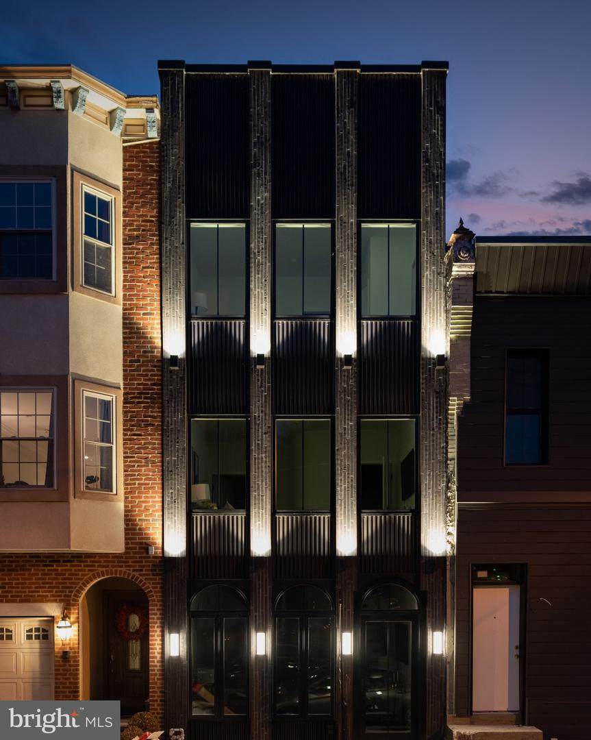 920 30TH Street - Photo 1