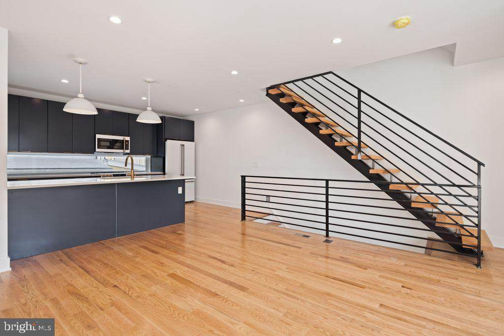 407 Salmon St - Photo 1