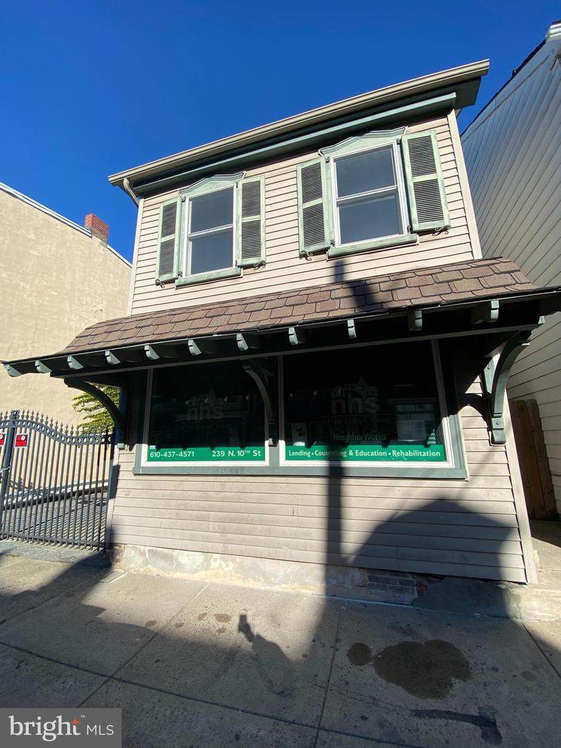 239 10TH Street - Photo 1