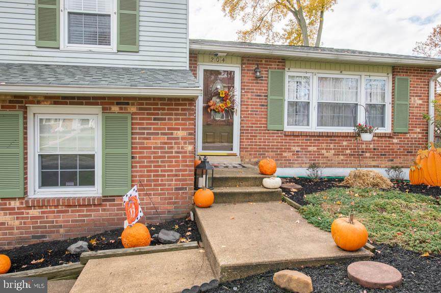 204 Seminole Drive - Photo 1