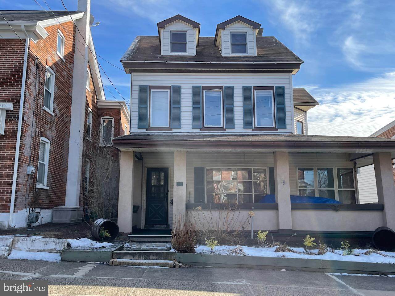 218 4TH Street - Photo 1