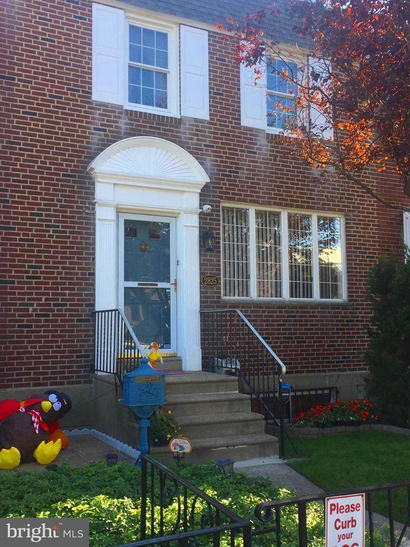 2825 Darien Street - Photo 1
