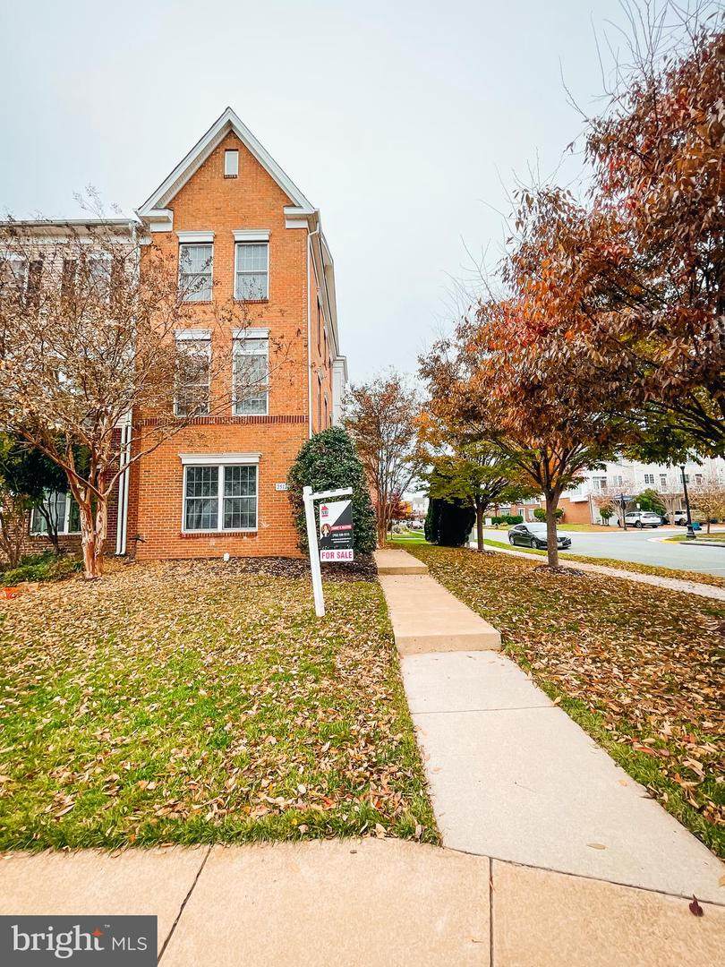 25121 Gunnery Square - Photo 1