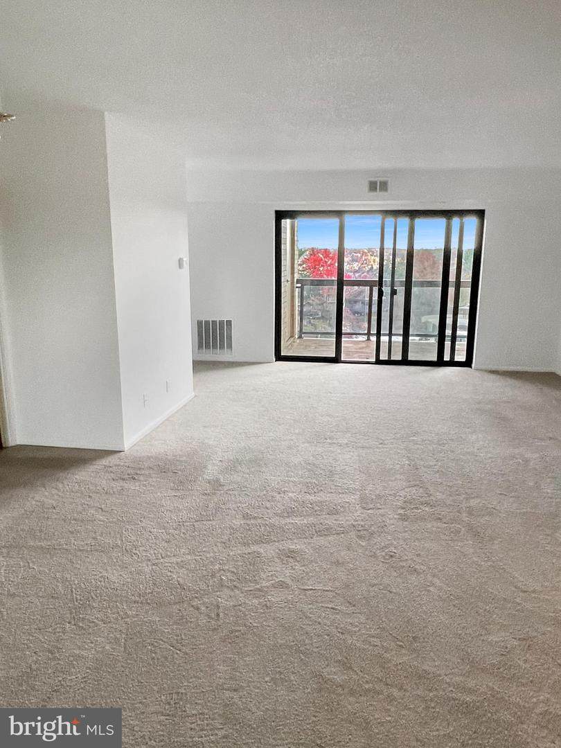 205 Yoakum Parkway - Photo 1