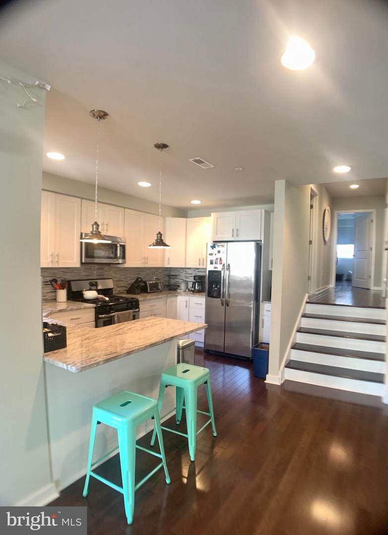 413-15 Wallace Street - Photo 1