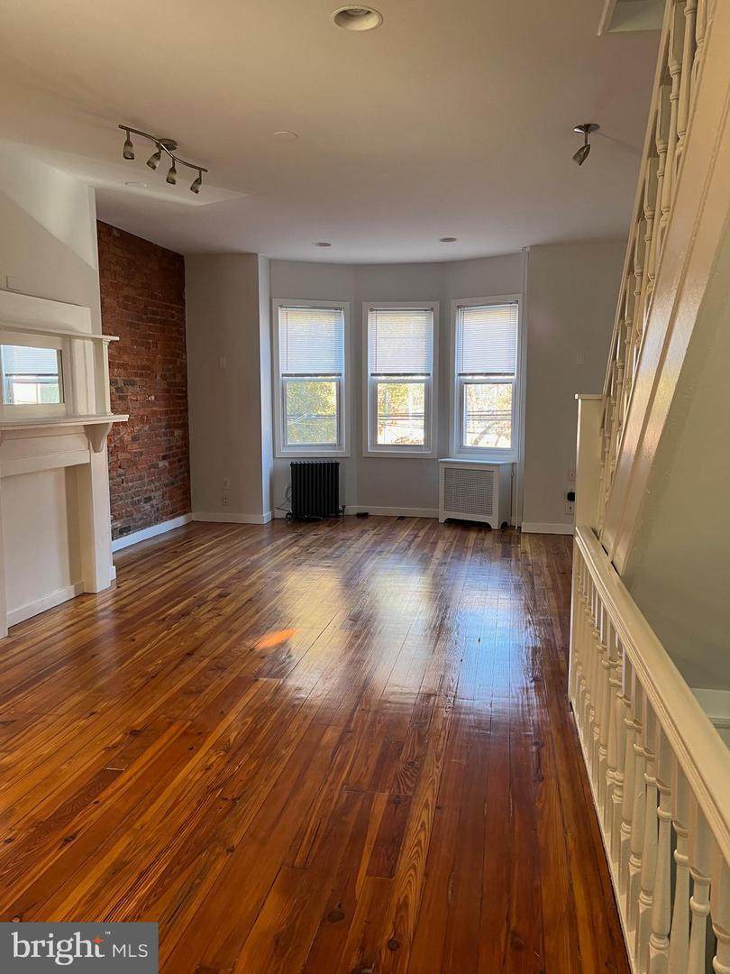 526 Queen Street - Photo 1